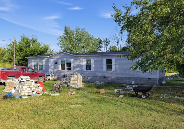 Photo 2 of Sale Pending at 1140 School St, Henderson, KY 42420 | MLS# 26026870 | Listing updated on 2026-10-05