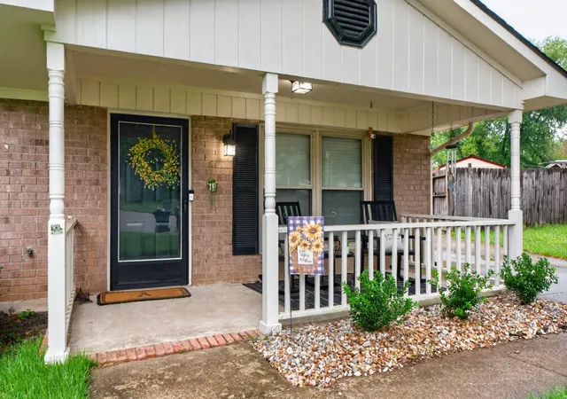 Photo 3 of Sale Pending at 1101 Kalone Way, Lexington, KY 40515 | MLS# 26026887 | Listing updated on 2026-10-13