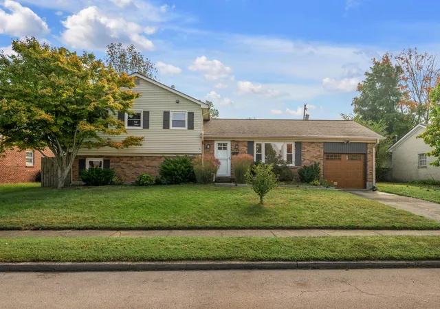 Photo 2 of Sale Pending at 2864 Middlesex Way, Lexington, KY 40503 | MLS# 26028123 | Listing updated on 2026-10-16