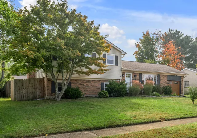 Photo 3 of Sale Pending at 2864 Middlesex Way, Lexington, KY 40503 | MLS# 26028123 | Listing updated on 2026-10-16