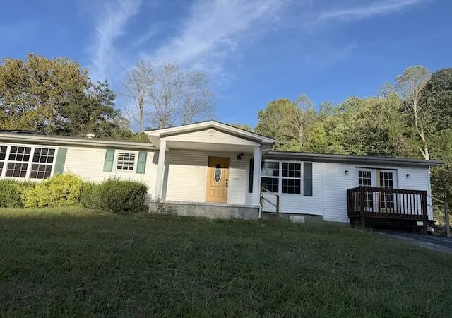 Photo 1 of Sale Pending at 3006 N Highway 421, Manchester, KY 40962 | MLS# 26026906 | Listing updated on 2026-10-13