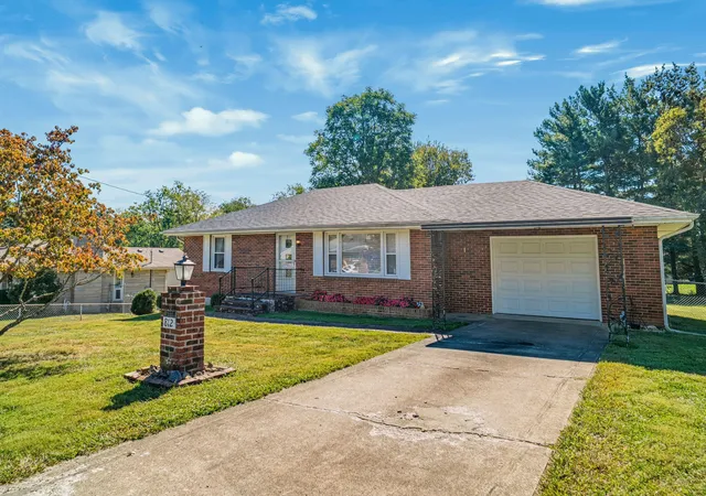 Single family home for sale at 812 Elmwood Dr, Mount Sterling, KY 40353 | MLS# 26027153
