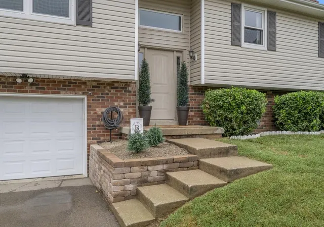 Photo 3 of Single family home for sale at 3509 Mellinocket Ct, Lexington, KY 40503 | MLS# 26027616 | Listing updated on 2026-10-19