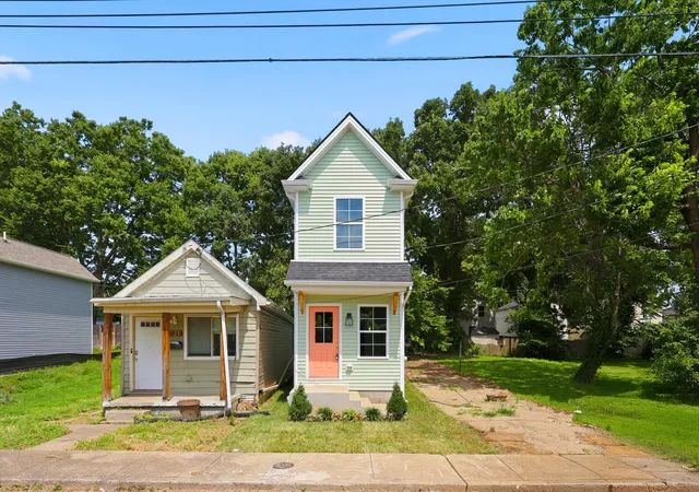 Photo 2 of Single family home for sale at 723 N Upper St, Lexington, KY 40508 | MLS# 26027193 | Listing updated on 2026-10-13