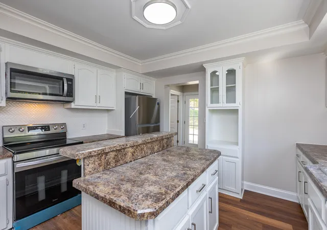 Photo 1 of Sale Pending at 500 W Main St, Mount Vernon, KY 40456 | MLS# 26026946 | Listing updated on 2026-10-13