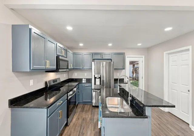 Photo 1 of Single family home for sale at 118 Paris Ave, Lexington, KY 40505 | MLS# 26027135 | Listing updated on 2026-10-14