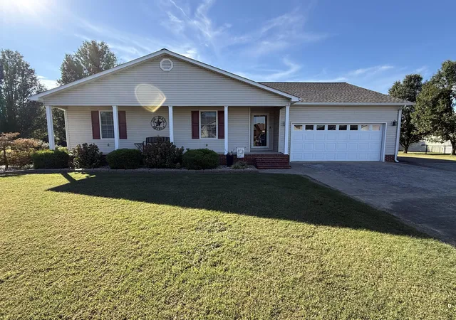 Photo 1 of Single family home for sale at 131 Dana Ln, Mayfield, KY 42066 | MLS# 26026978 | Listing updated on 2026-09-30