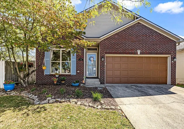 Photo 1 of Single family home for sale at 372 Lucille Dr, Lexington, KY 40511 | MLS# 26027111 | Listing updated on 2026-10-17