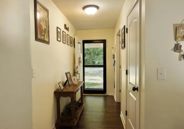 Photo 2 of Single family home for sale at 112 Ridgewood Ln, Frankfort, KY 40601 | MLS# 26027233 | Listing updated on 2026-10-03