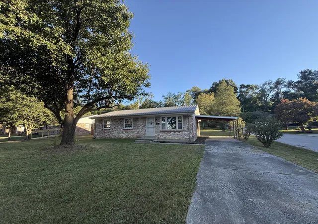 Photo 1 of Single family home for sale at 122 Rogers St, Berea, KY 40403 | MLS# 26027047 | Listing updated on 2026-10-13