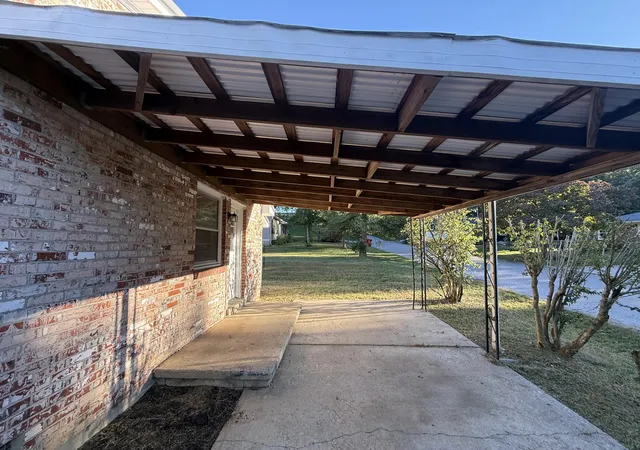 Photo 2 of Single family home for sale at 122 Rogers St, Berea, KY 40403 | MLS# 26027047 | Listing updated on 2026-10-13