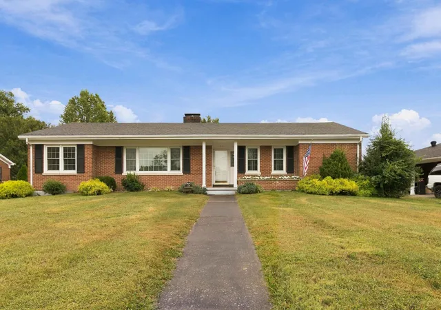 Single family home for sale at 104 N Porter Dr, Richmond, KY 40475 | MLS# 26027048