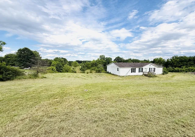 Photo 1 of Sale Pending at 729 Oakland Ln, Harrodsburg, KY 40330 | MLS# 26027266 | Listing updated on 2026-10-21