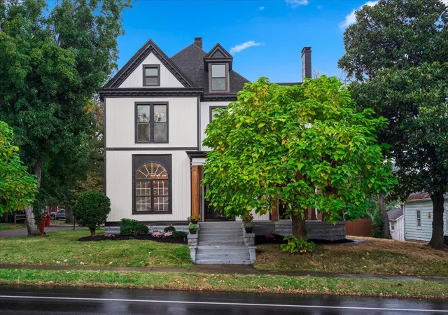 Photo 3 of Single family home for sale at 217 S Main St, Nicholasville, KY 40356 | MLS# 26026997 | Listing updated on 2026-10-19