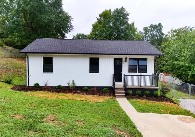 Photo 1 of Single family home for sale at 102 Chad St, Williamsburg, KY 40769 | MLS# 26027158 | Listing updated on 2026-10-22