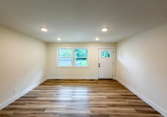 Photo 3 of Single family home for sale at 102 Chad St, Williamsburg, KY 40769 | MLS# 26027158 | Listing updated on 2026-10-22