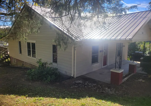 Photo 1 of Single family home for sale at 407 W 15th Street, Corbin, KY 40701 | MLS# 26027089 | Listing updated on 2026-10-20