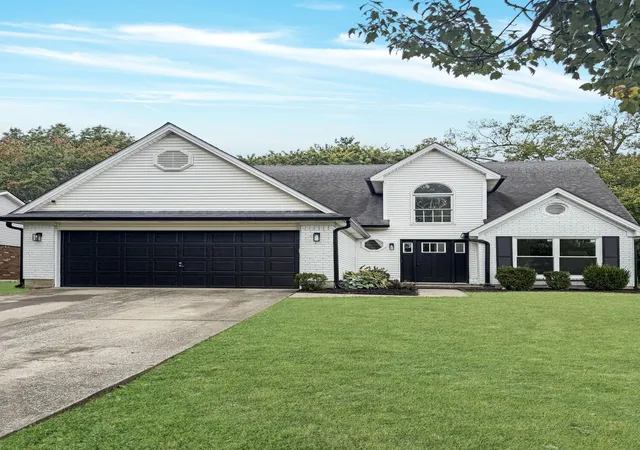 Photo 2 of Sale Pending at 1881 Timber Crk Dr, Lexington, KY 40509 | MLS# 26027392 | Listing updated on 2026-10-13