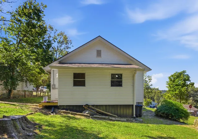 Photo 34 of Single family home for sale at 404 Mccreary Ave, Frankfort, KY 40601 | MLS# 26027040 | Listing updated on 2026-10-23
