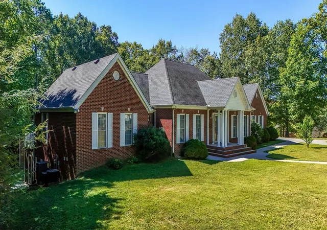Photo 2 of Single family home for sale at 3095 Hl Springs Dr, London, KY 40744 | MLS# 26027152 | Listing updated on 2026-10-19