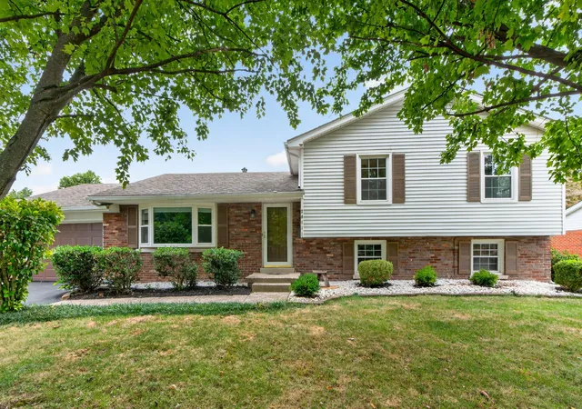 Photo 2 of Sale Pending at 2011 Abelia Ln, Lexington, KY 40504 | MLS# 26027121 | Listing updated on 2026-10-13