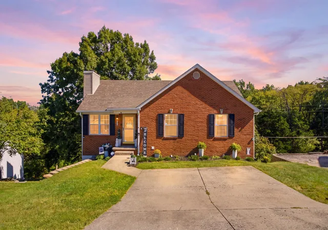 Photo 1 of Single family home for sale at 118 River Oak Dr, Frankfort, KY 40601 | MLS# 26027044 | Listing updated on 2026-10-23