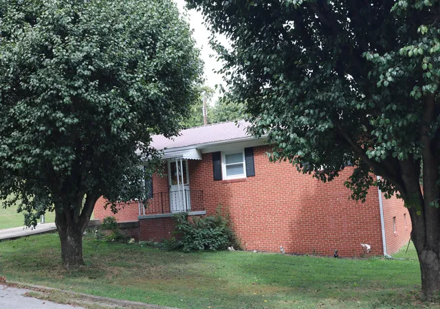 Photo 1 of Single family home for sale at 101 Robin Ln, Carlisle, KY 40311 | MLS# 26027051 | Listing updated on 2026-10-13