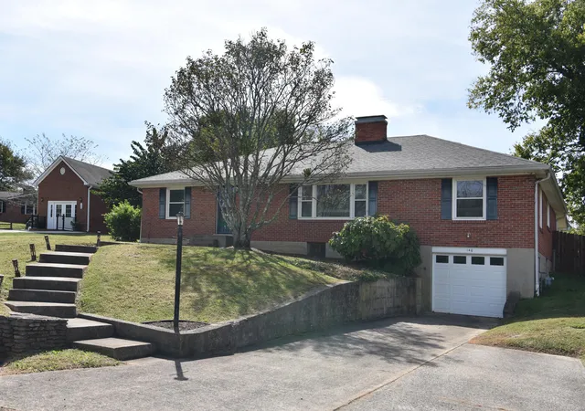 Photo 1 of Single family home for sale at 140 Sioux Trl, Frankfort, KY 40601 | MLS# 26027075 | Listing updated on 2026-10-13