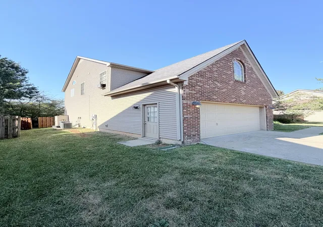 Photo 3 of Single family home for sale at 572 Thames Cir, Nicholasville, KY 40356 | MLS# 26027156 | Listing updated on 2026-10-17