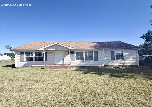 Photo 1 of Single family home for sale at 1092 Pyle Ln, Hopkinsville, KY 42240 | MLS# 26027157 | Listing updated on 2026-10-13
