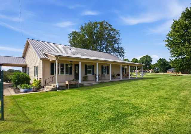 Photo 2 of Single family home for sale at 125 Royalty Dr, Lancaster, KY 40444 | MLS# 26027293 | Listing updated on 2026-10-19