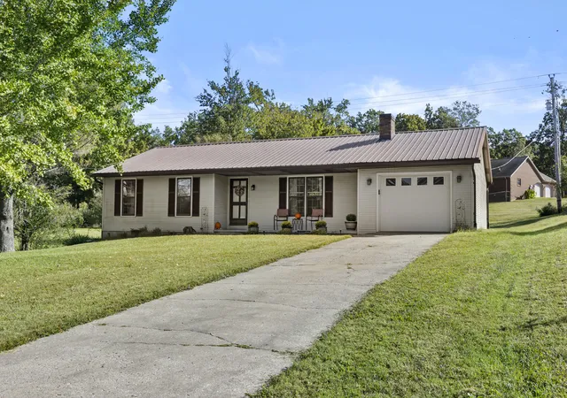 Photo 2 of Sale Pending at 48 Roscoe Ct, Frankfort, KY 40601 | MLS# 26027360 | Listing updated on 2026-10-13