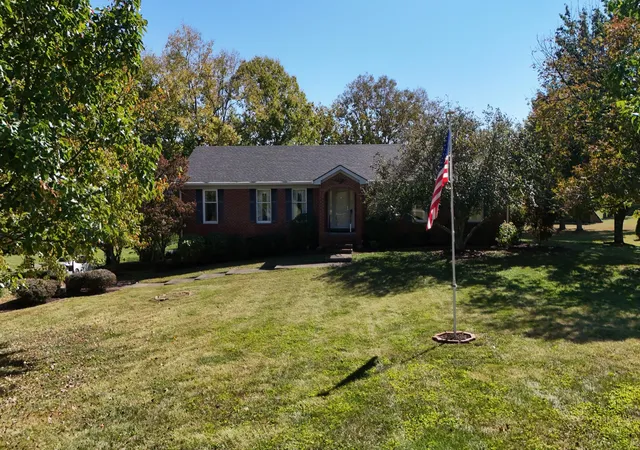 Photo 1 of Single family home for sale at 136 Lake Country Rd, Nicholasville, KY 40356 | MLS# 26027903 | Listing updated on 2026-10-14