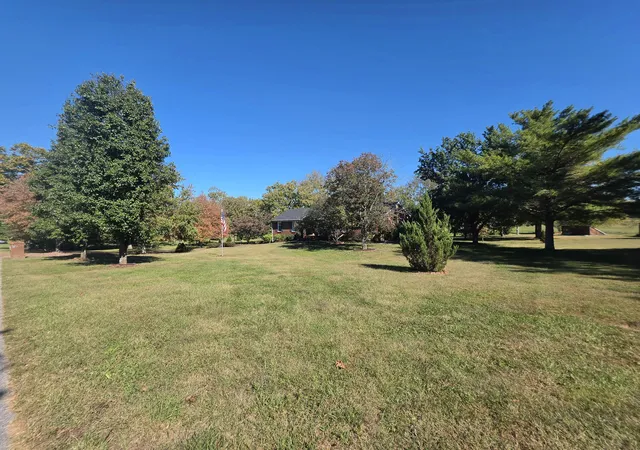 Photo 3 of Single family home for sale at 136 Lake Country Rd, Nicholasville, KY 40356 | MLS# 26027903 | Listing updated on 2026-10-14