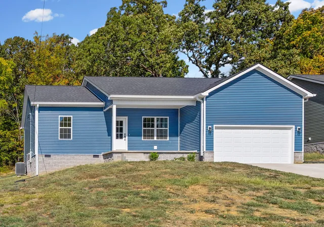 Photo 3 of Sale Pending at 318 Pine Hl Dr, Hopkinsville, KY 42240 | MLS# 26027352 | Listing updated on 2026-10-11
