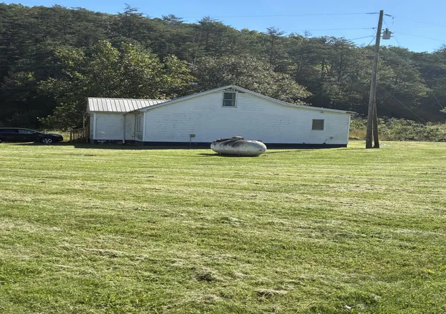 Photo 2 of Single family home for sale at 698 Flood Holw Rd, Salt Lick, KY 40371 | MLS# 26027461 | Listing updated on 2026-10-13