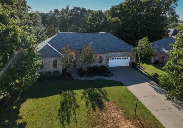 Photo 2 of Sale Pending at 315 Forest Ridge Dr, Paducah, KY 42003 | MLS# 26028215 | Listing updated on 2026-10-19