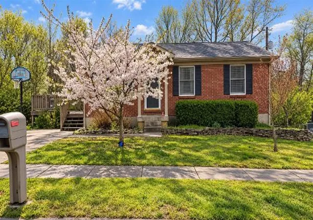 Photo 1 of Single family home for sale at 621 Barefoot Dr, Wilmore, KY 40390 | MLS# 26028002 | Listing updated on 2026-10-15