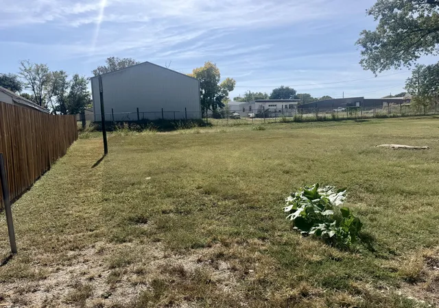 Photo 3 of Single family home for sale at 419 E 23rd Street, Hopkinsville, KY 42240 | MLS# 26027253 | Listing updated on 2026-10-16