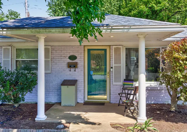 Photo 1 of Single family home for sale at 562 Sandalwood Dr, Lexington, KY 40505 | MLS# 26027434 | Listing updated on 2026-10-16