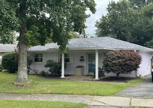 Photo 3 of Single family home for sale at 562 Sandalwood Dr, Lexington, KY 40505 | MLS# 26027434 | Listing updated on 2026-10-16