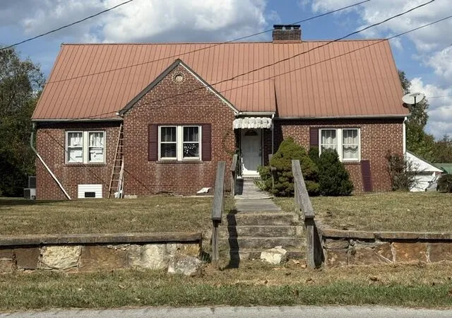 Photo 1 of Single family home for sale at 112 W Williamsburg St, Whitley City, KY 42653 | MLS# 26027309 | Listing updated on 2026-10-13