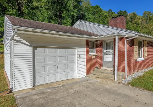 Photo 2 of Sale Pending at 485 N Wilson Ave, Morehead, KY 40351 | MLS# 26027271 | Listing updated on 2026-10-13