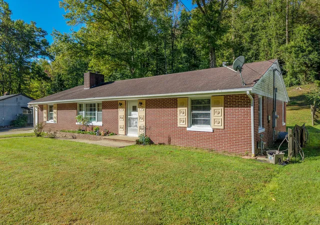 Photo 3 of Sale Pending at 485 N Wilson Ave, Morehead, KY 40351 | MLS# 26027271 | Listing updated on 2026-10-13