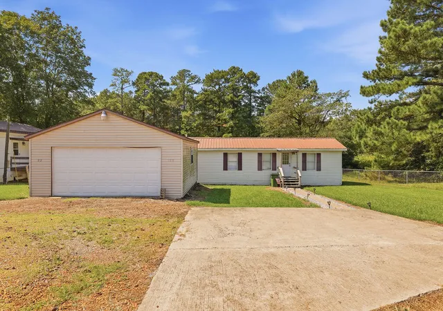 Photo 1 of Single family home for sale at 105 Deerpath Trl, Murray, KY 42071 | MLS# 26027399 | Listing updated on 2026-10-03