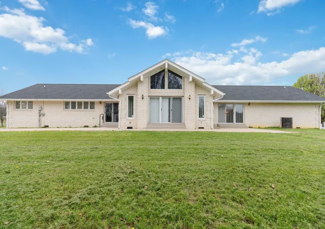 Photo 2 of Single family home for sale at 2056 W Laurel Rd, London, KY 40741 | MLS# 26027275 | Listing updated on 2026-10-13