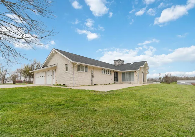 Photo 3 of Single family home for sale at 2056 W Laurel Rd, London, KY 40741 | MLS# 26027275 | Listing updated on 2026-10-13