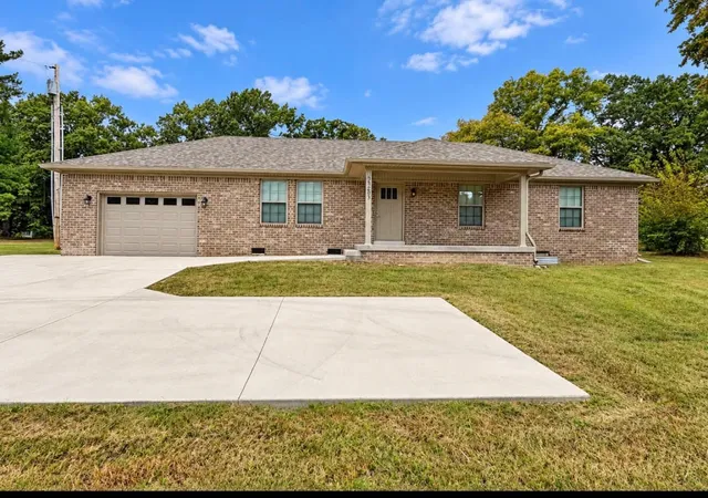 Photo 1 of Single family home for sale at 2263 Scaffold Cane Rd, Berea, KY 40403 | MLS# 26027337 | Listing updated on 2026-10-21