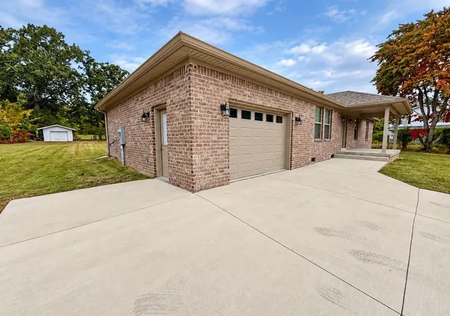 Photo 22 of Single family home for sale at 2263 Scaffold Cane Rd, Berea, KY 40403 | MLS# 26027337 | Listing updated on 2026-10-21