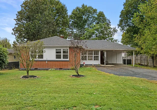 Photo 2 of Sale Pending at 109 Meadowlark Dr, Berea, KY 40403 | MLS# 26027466 | Listing updated on 2026-10-19